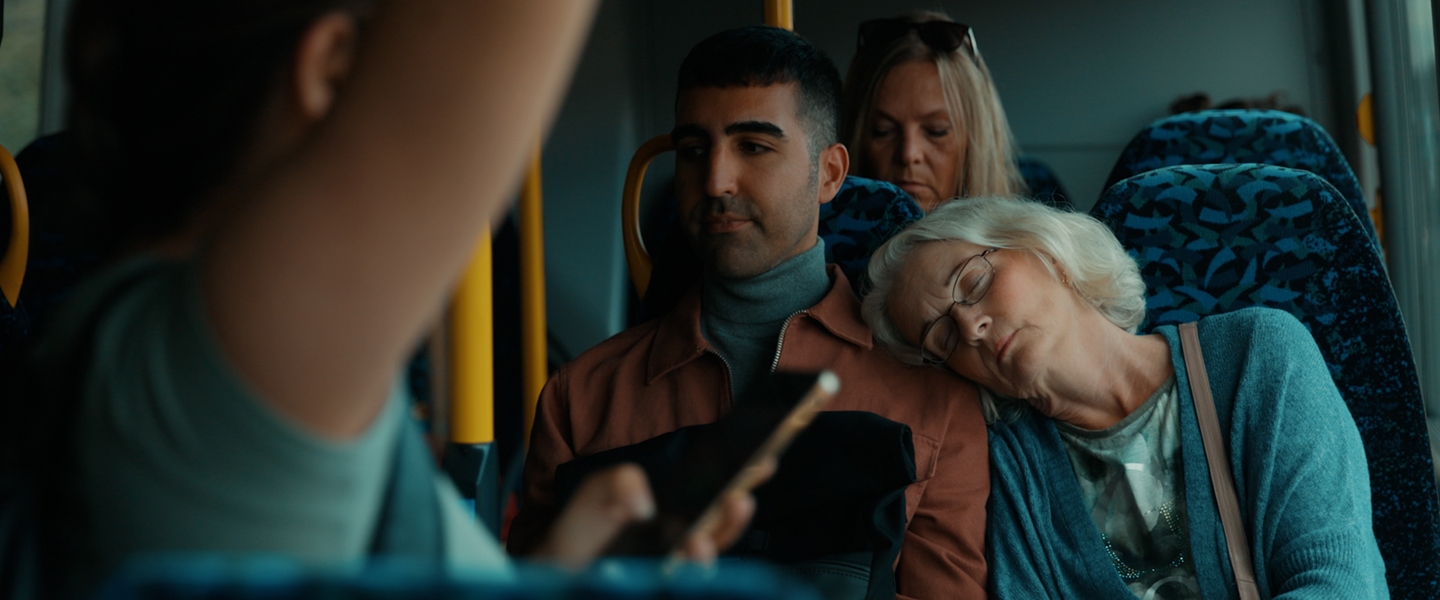 Sover på bussen.jpg